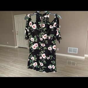 American Eagle Outfitters Dresses - Lightweight off the shoulder floral dress American Eagle Outfitters Dresses - Lightweight off the shoulder floral dress